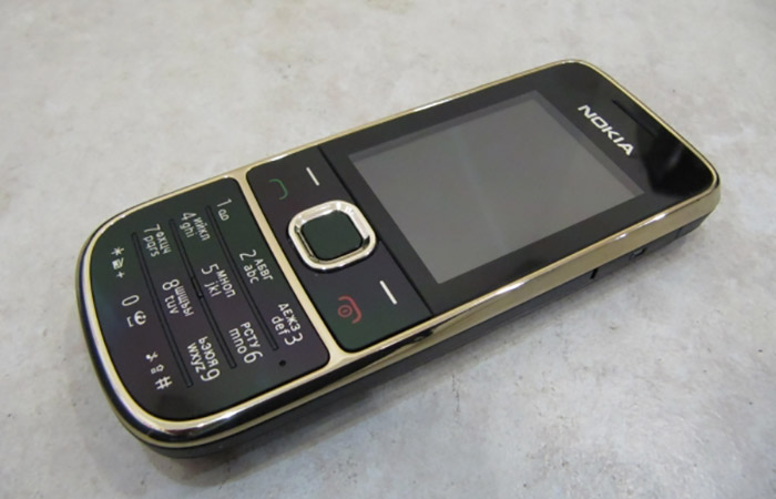 телефон на 4 сим карты Nokia 2700
