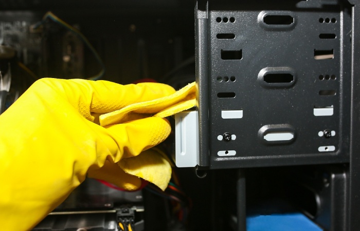 как почистить компьютер внутри от пыли