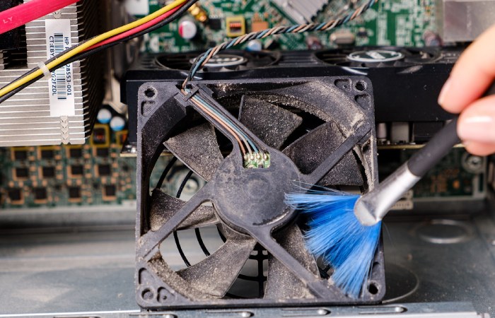 как чистят компьютер от пыли