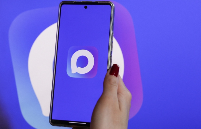 как добавить человека в МАКС | apptoday.ru
