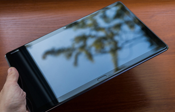 Планшет Huawei Mediapad M5 Lite в выключенном виде | apptoday.ru