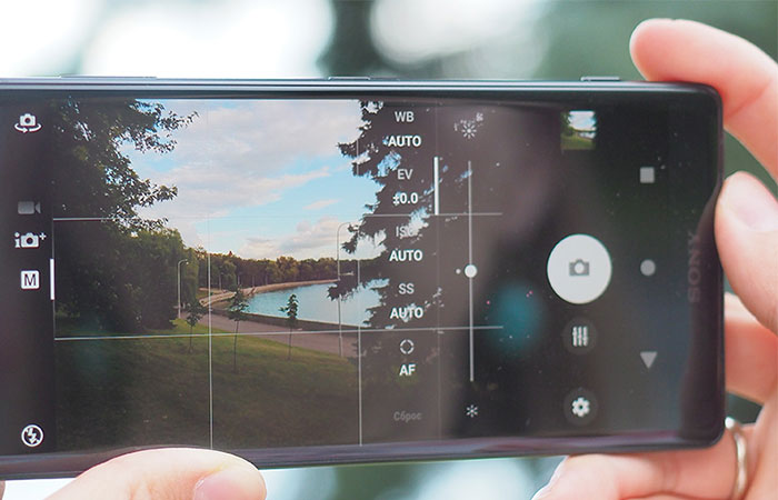 Смартфон Sony Xperia XZ2 запуск камеры| apptoday.ru