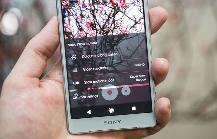 Смартфон Sony Xperia XZ2 запуск видеокамеры | apptoday.ru