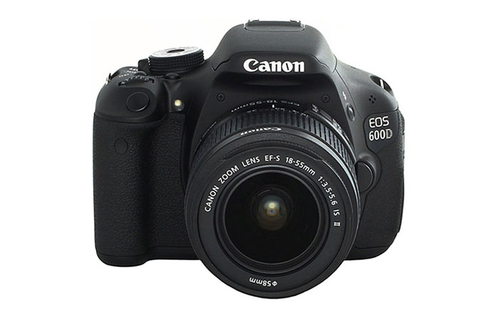 лучший фотоаппарат до 30000 рублей Canon EOS 600D Kit