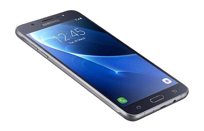 хорошие смартфоны до 20000 Samsung Galaxy J5
